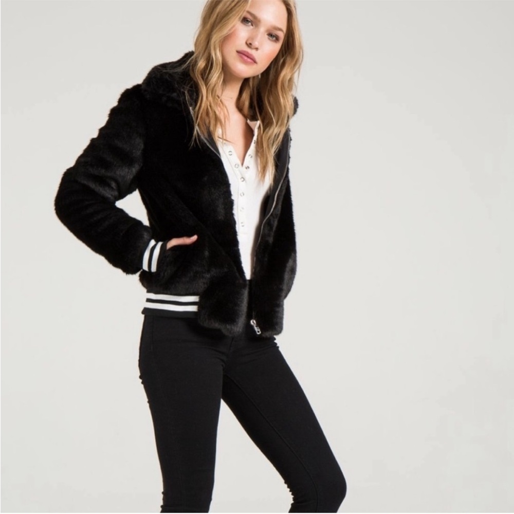 Chic Black Faux Fur Bomber Jacket